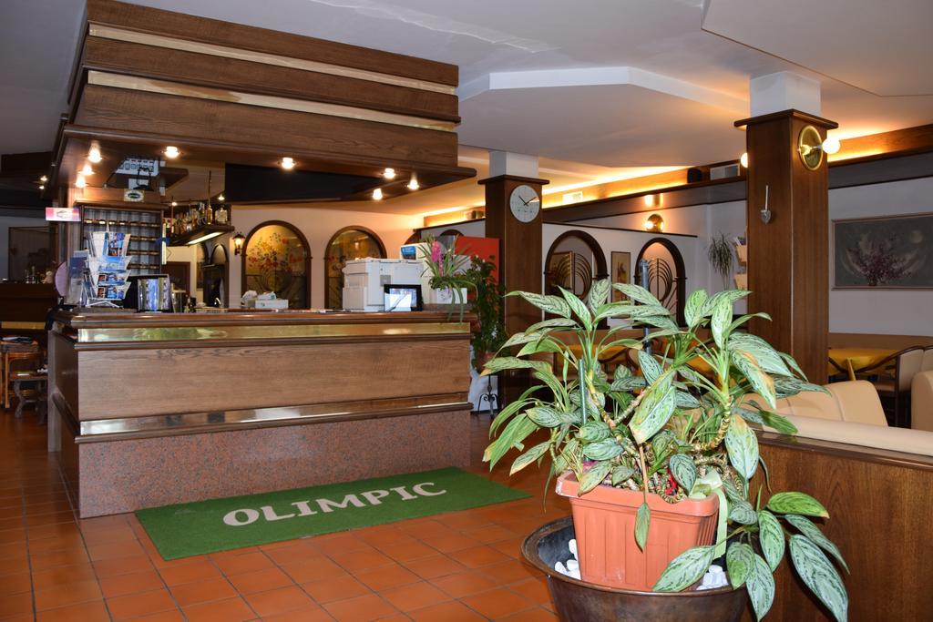 Hotel Olimpic บาเซลกา ดิ ปีเน ภายนอก รูปภาพ