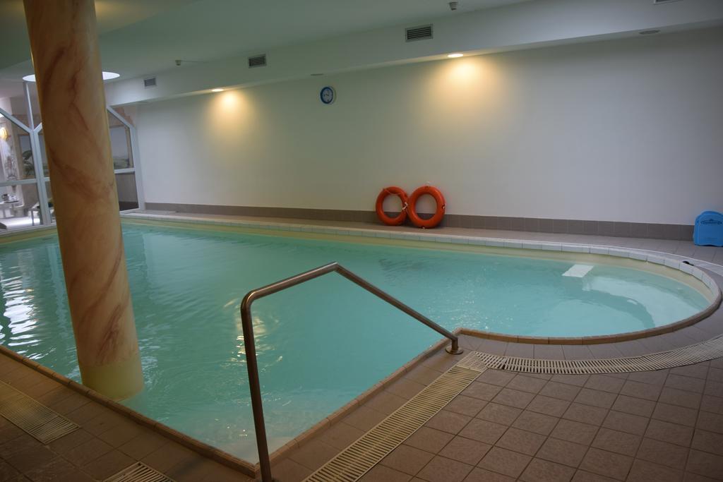 Hotel Olimpic บาเซลกา ดิ ปีเน ภายนอก รูปภาพ