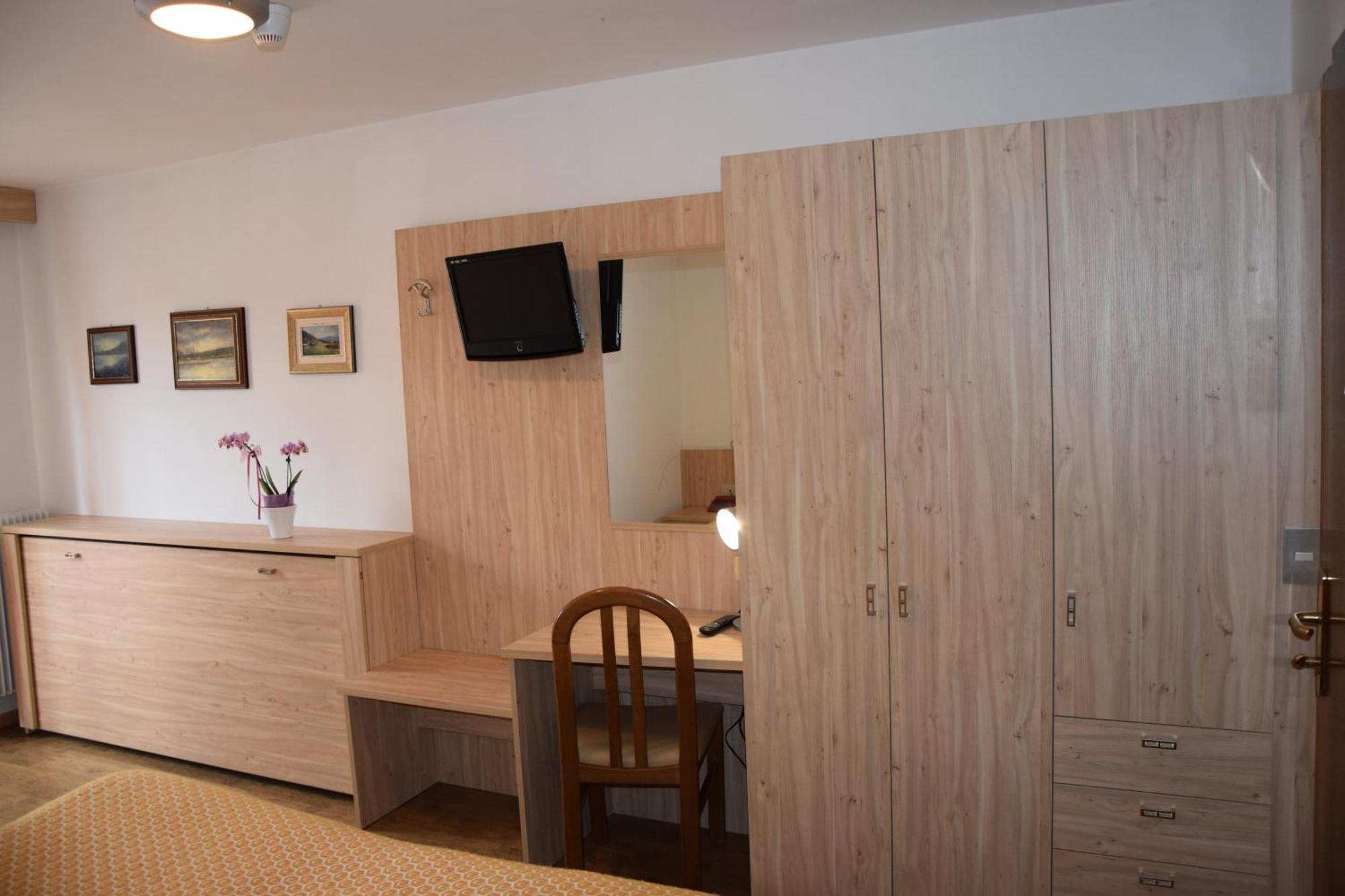 Hotel Olimpic บาเซลกา ดิ ปีเน ภายนอก รูปภาพ