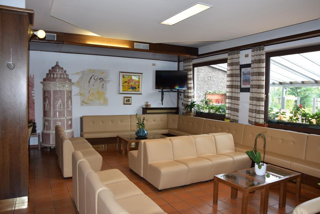 Hotel Olimpic บาเซลกา ดิ ปีเน ภายนอก รูปภาพ