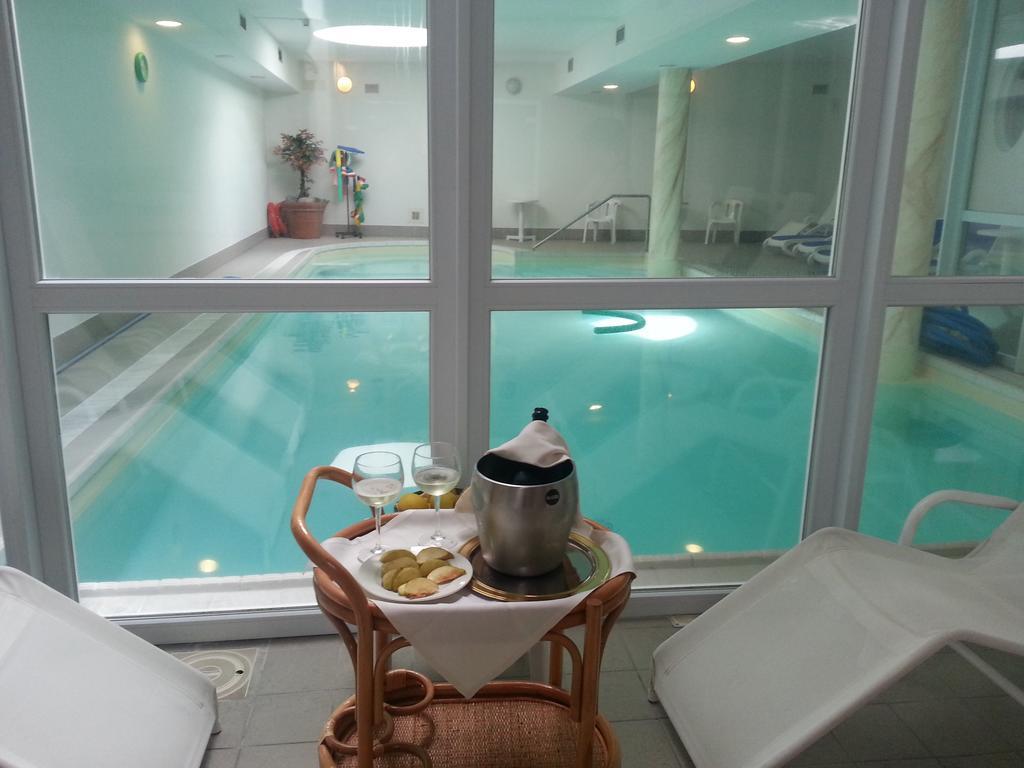 Hotel Olimpic บาเซลกา ดิ ปีเน ภายนอก รูปภาพ