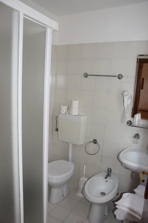 Hotel Olimpic บาเซลกา ดิ ปีเน ภายนอก รูปภาพ