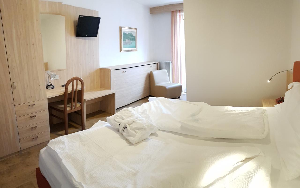 Hotel Olimpic บาเซลกา ดิ ปีเน ภายนอก รูปภาพ