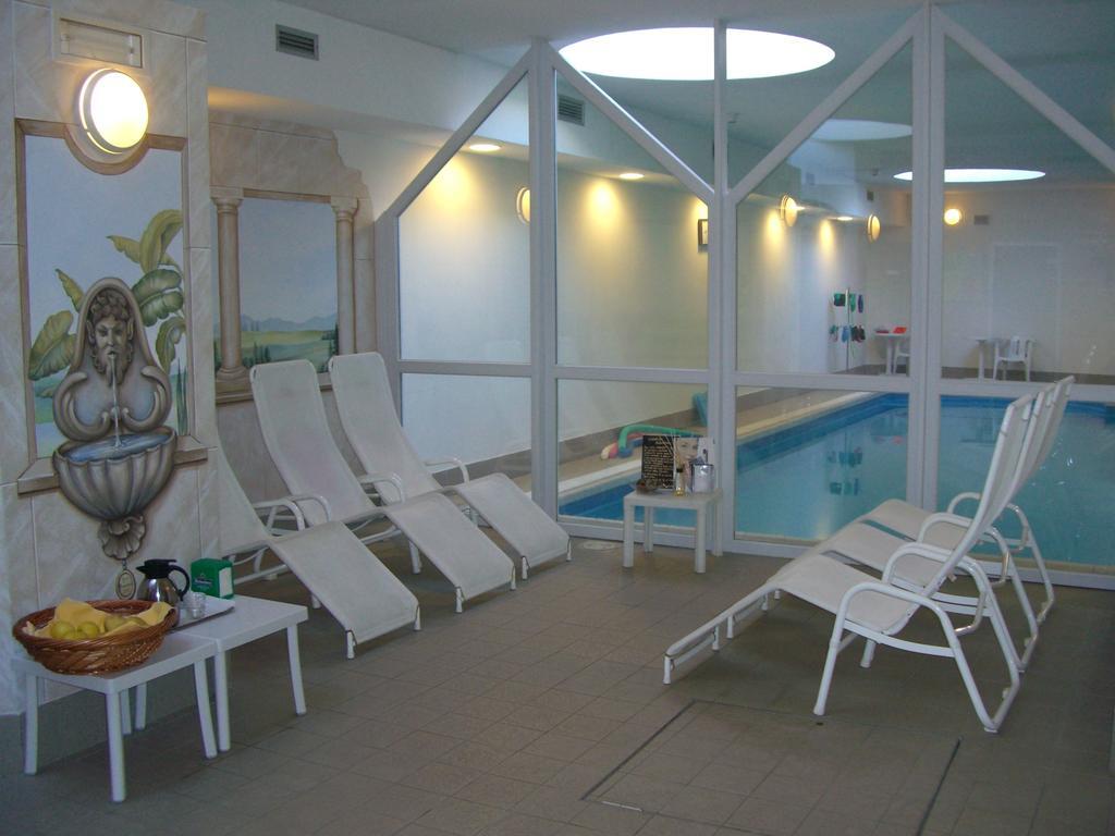 Hotel Olimpic บาเซลกา ดิ ปีเน ภายนอก รูปภาพ